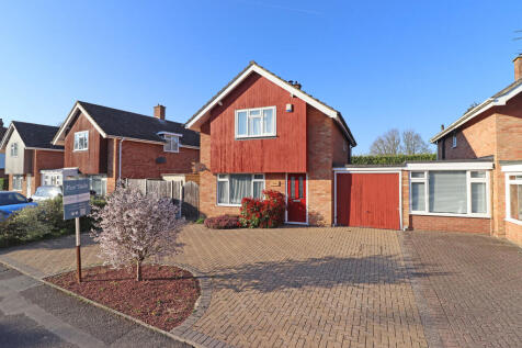 3 bedroom link detached house for sale