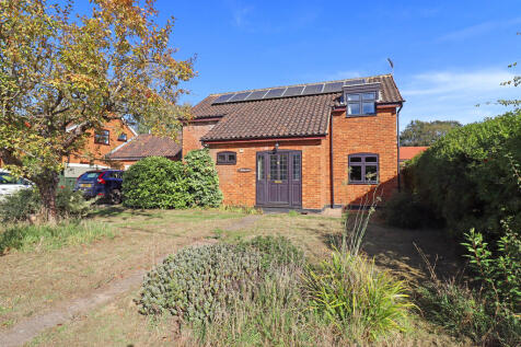 Grove Road, Bentley 4 bed link detached house for sale