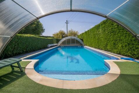 Totland Bay, Isle of Wight 3 bed barn conversion for sale