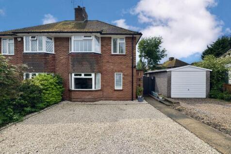 Waborne Road, Bourne End SL8 3 bed semi