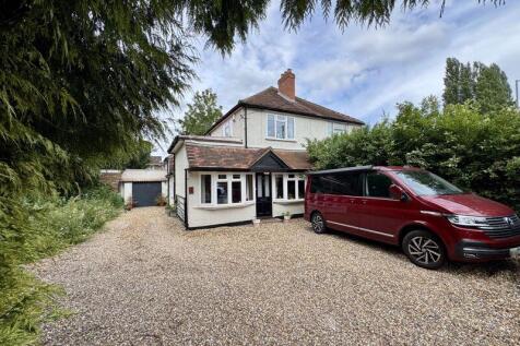 Boundary Road, Wooburn Green HP10 4 bed semi