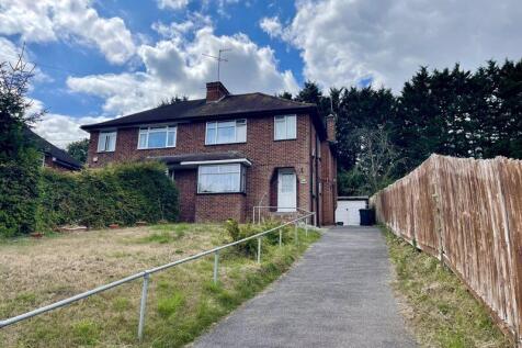 Boundary Road, Wooburn Green HP10 3 bed semi