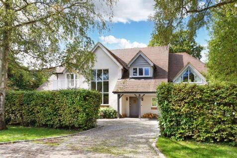 Farm Road, Bourne End SL8 5 bed detached house for sale