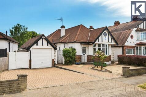 Park Avenue West, Epsom, KT17 3 bed detached bungalow for sale