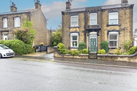 Cleckheaton Road, Oakenshaw, BD12 7AD 5 bed detached house for sale
