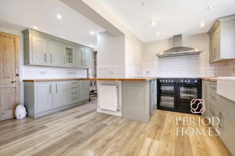 4 bedroom semi-detached house for sale