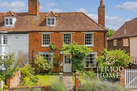 Cricketers Lane, Herongate, Brentwood 3 bed semi