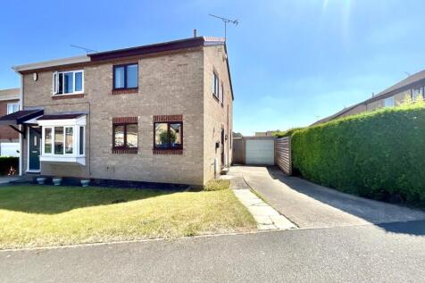 2 bedroom semi-detached house for sale