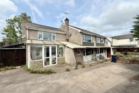 Tudor Walk, Berry Hill GL16 4 bed semi
