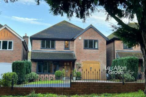 4 bedroom detached house for sale