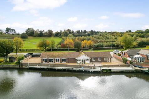 Sandy Lane, Weaverham, CW8 3PX 4 bed bungalow for sale