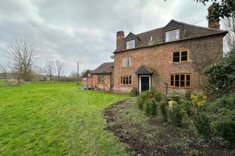 Bonnets End, Churchend, Bushley, Near... 3 bed semi