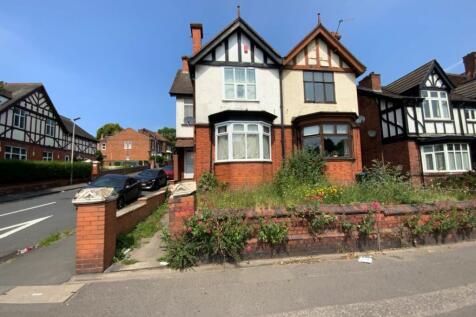 54 Walsall Street, Wednesbury, WS10 9HA 7 bed semi