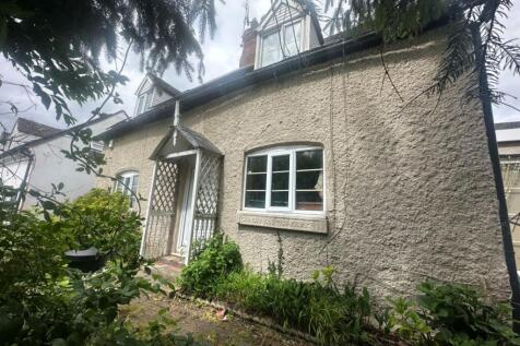 84 Vines Lane, Droitwich... 3 bed semi