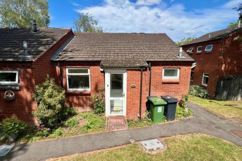 130 Paddock Lane, Redditch, B98 7XT 2 bed bungalow for sale