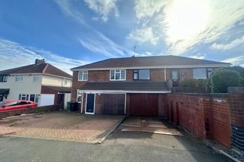 8 Blackberry Lane, Ash Green... 4 bed semi