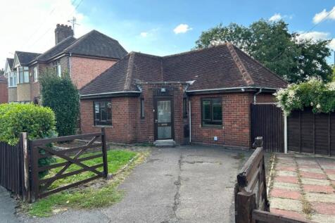 50 Cromwell Road, Rugby... 2 bed bungalow for sale