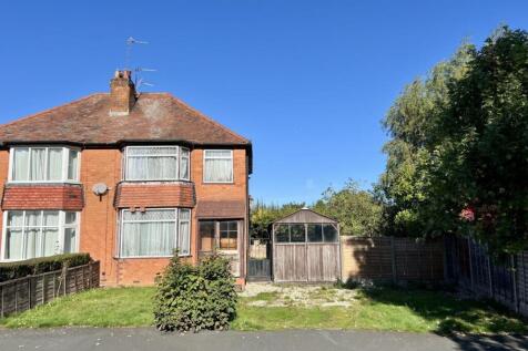 72 Westbourne Road, Halesowen, West... 3 bed semi
