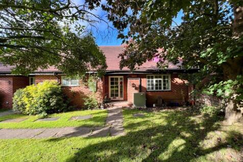 5 Bickenhill Green Court, Church... 4 bed semi