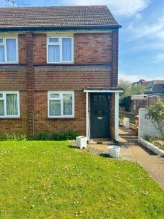 Edgware HA8 2 bed maisonette for sale