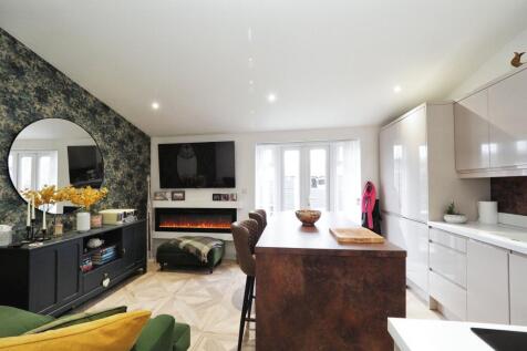 4 bedroom semi-detached house for sale
