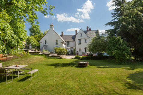 10 bedroom detached house for sale