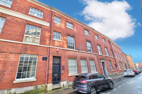 3 bedroom town house for sale