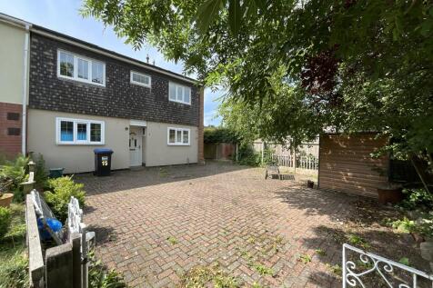 4 bedroom end of terrace house for sale