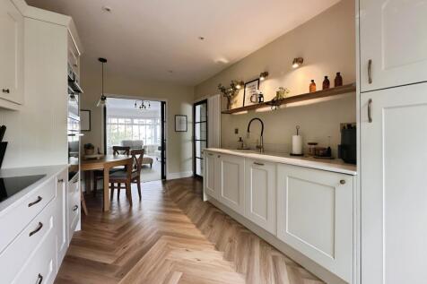 2 bedroom semi-detached bungalow for sale