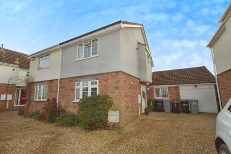 Manor close, Langtoft, PE6 9NB 4 bed semi