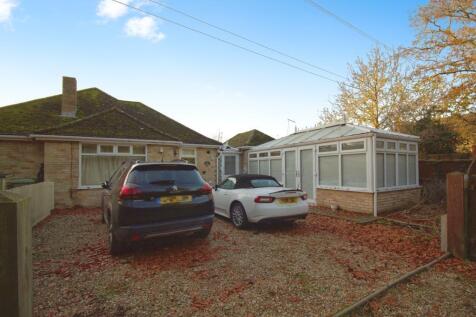 High Street, Morton, Bourne, PE10 0NR 3 bed detached bungalow for sale