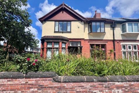 4 bedroom semi-detached house for sale