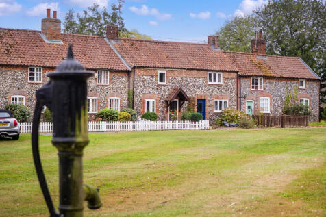 Sandy Lane, Norfolk PE32 2 bed cottage for sale