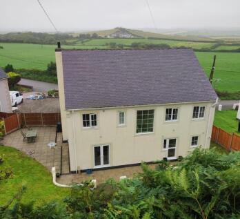Troed Y Garn, Llanfairynghornwy... 4 bed detached house for sale