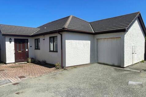 Isallt Park, Trearddur Bay, Holyhead... 3 bed detached house for sale