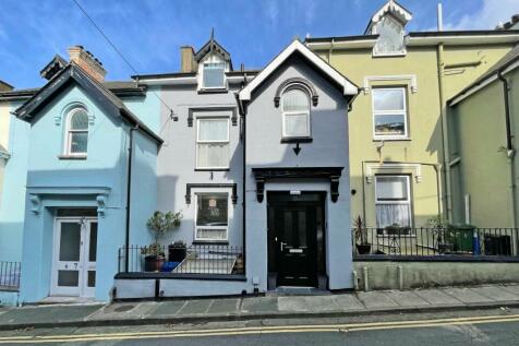 4 bedroom terraced house for sale