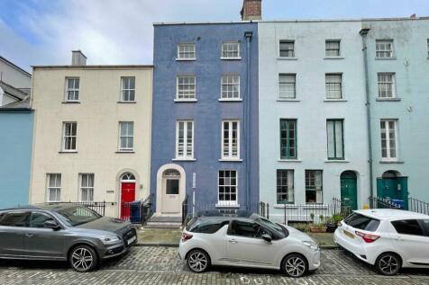 5 bedroom terraced house for sale