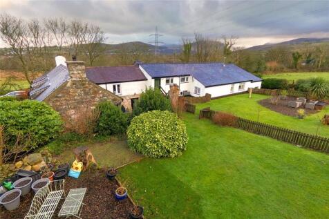 Llanllyfni, Caernarfon, Gwynedd, LL54 9 bed detached house for sale