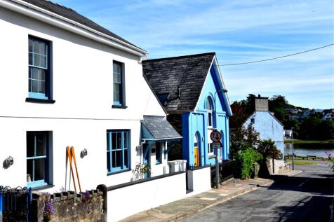 5 bedroom end of terrace house for sale