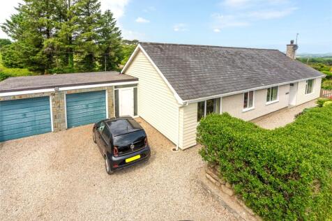 Llanbedrog, Pwllheli, Gwynedd, LL53 4 bed bungalow for sale