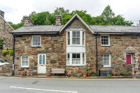 Smith Street, Beddgelert, Caernarfon... 3 bed end of terrace house for sale