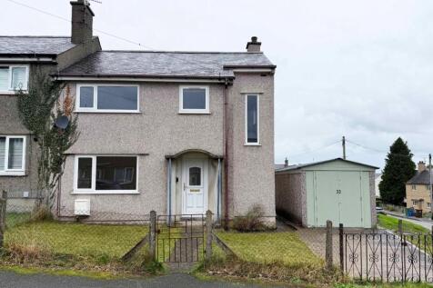 Bro Rhythallt, Llanrug, Caernarfon... 3 bed end of terrace house for sale