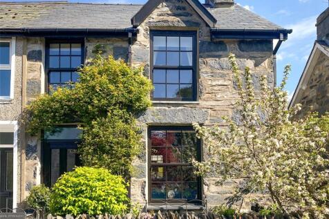 Nantmor, Caernarfon, Gwynedd, LL55 3 bed end of terrace house for sale