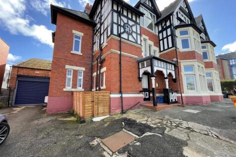 Woodland Road West, Colwyn Bay 8 bed semi