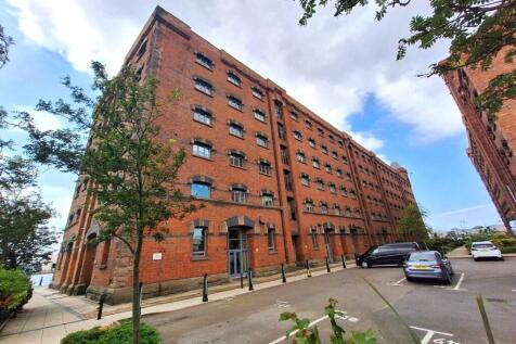 Dock Road, Birkenhead, Merseyside, CH41 2 bed flat for sale