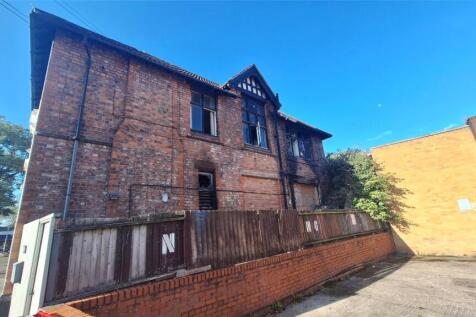 Bromborough Village Road, Wirral... End of terrace house for sale