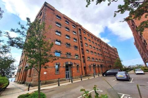 Dock Road, Birkenhead, Wirral, CH41 3 bed flat for sale