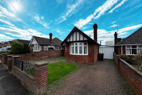 Welbury Avenue, Luton 3 bed detached bungalow for sale