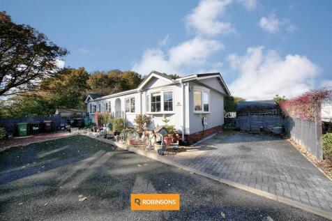 Residential Park, Caddington 2 bed park home for sale