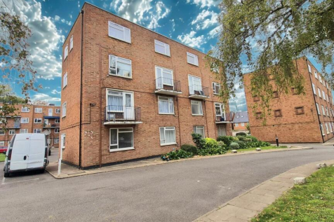 High Street South, Dunstable Studio for sale